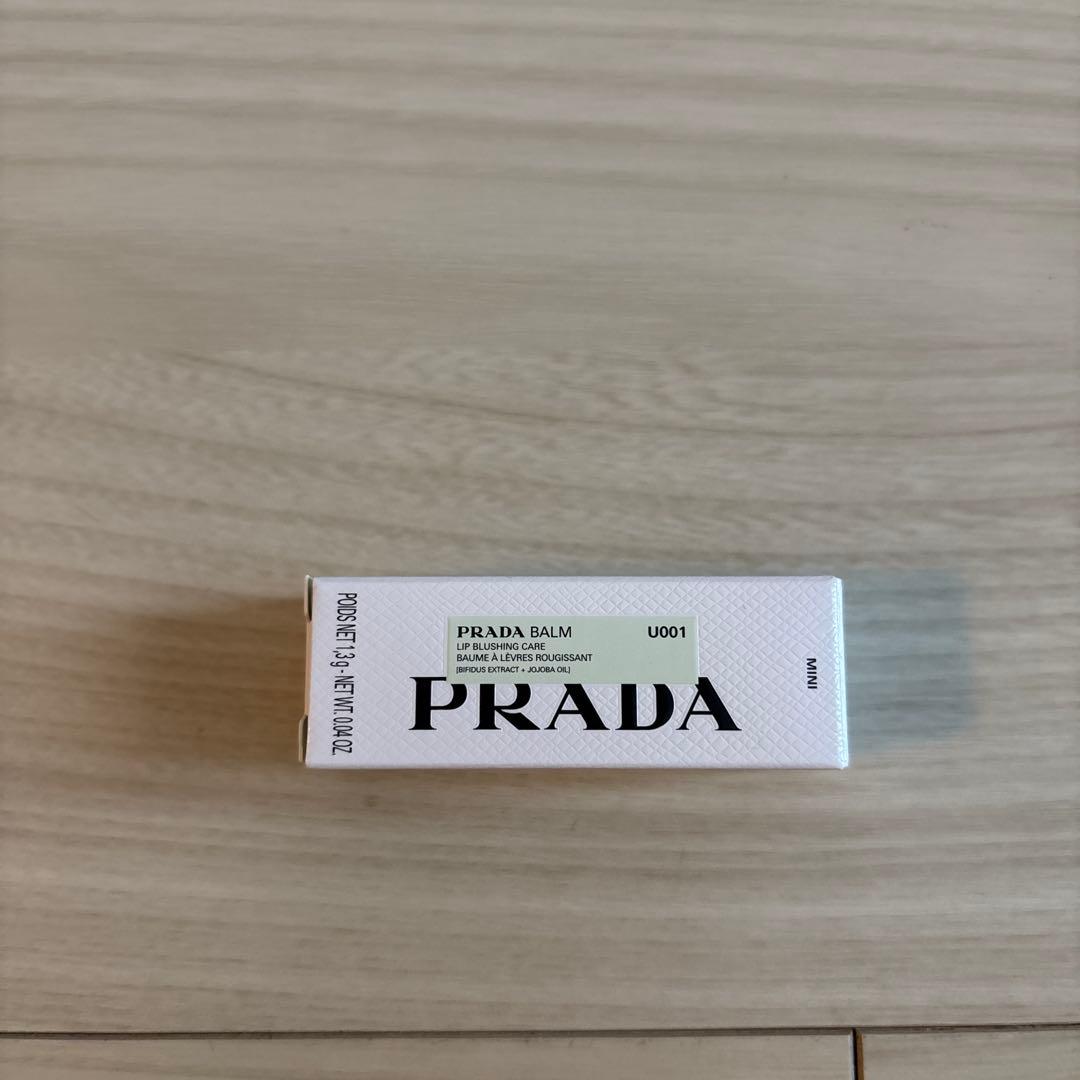 【未使用】PRADAビューティー　ポーチ、香水、リップ、ミラーセット