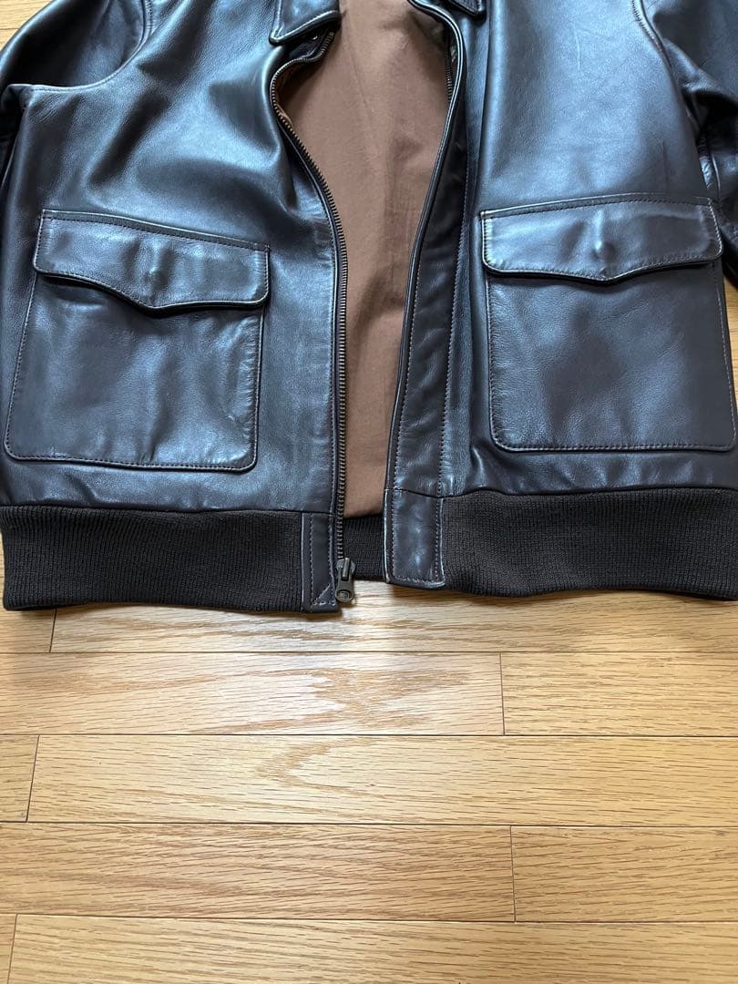 焦茶のレザー ミリタリージャケット40