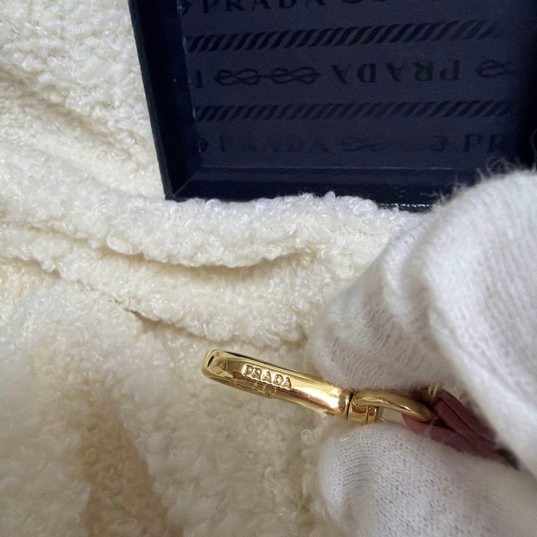 PRADA ピンクトライアングルキーホルダー