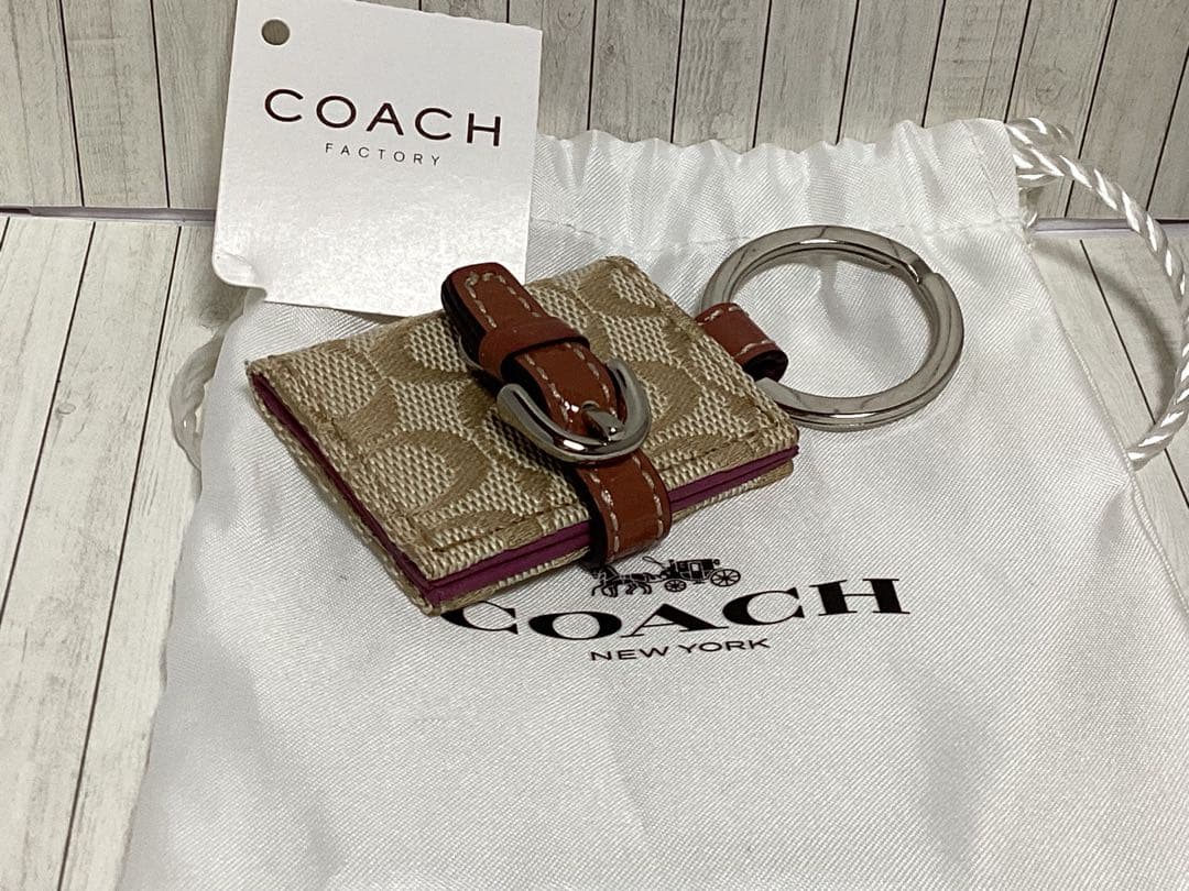 タグ保存袋付き未使用美品コーチCOACH キーリング ベージュ手帳型写真入れ本物