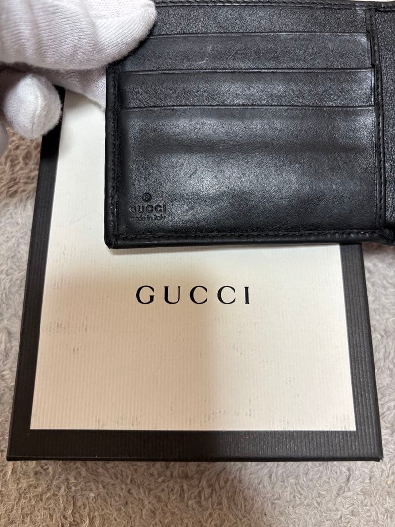 y*1様 GUCCI ブラックレザー 二つ折り財布