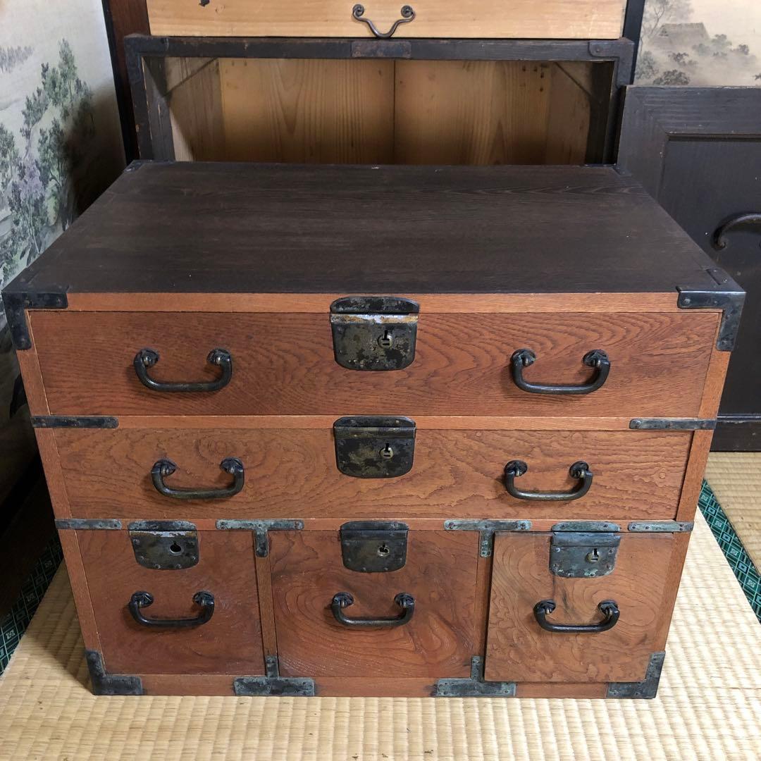 蔵の中にあった上手の船箪笥外箱付き