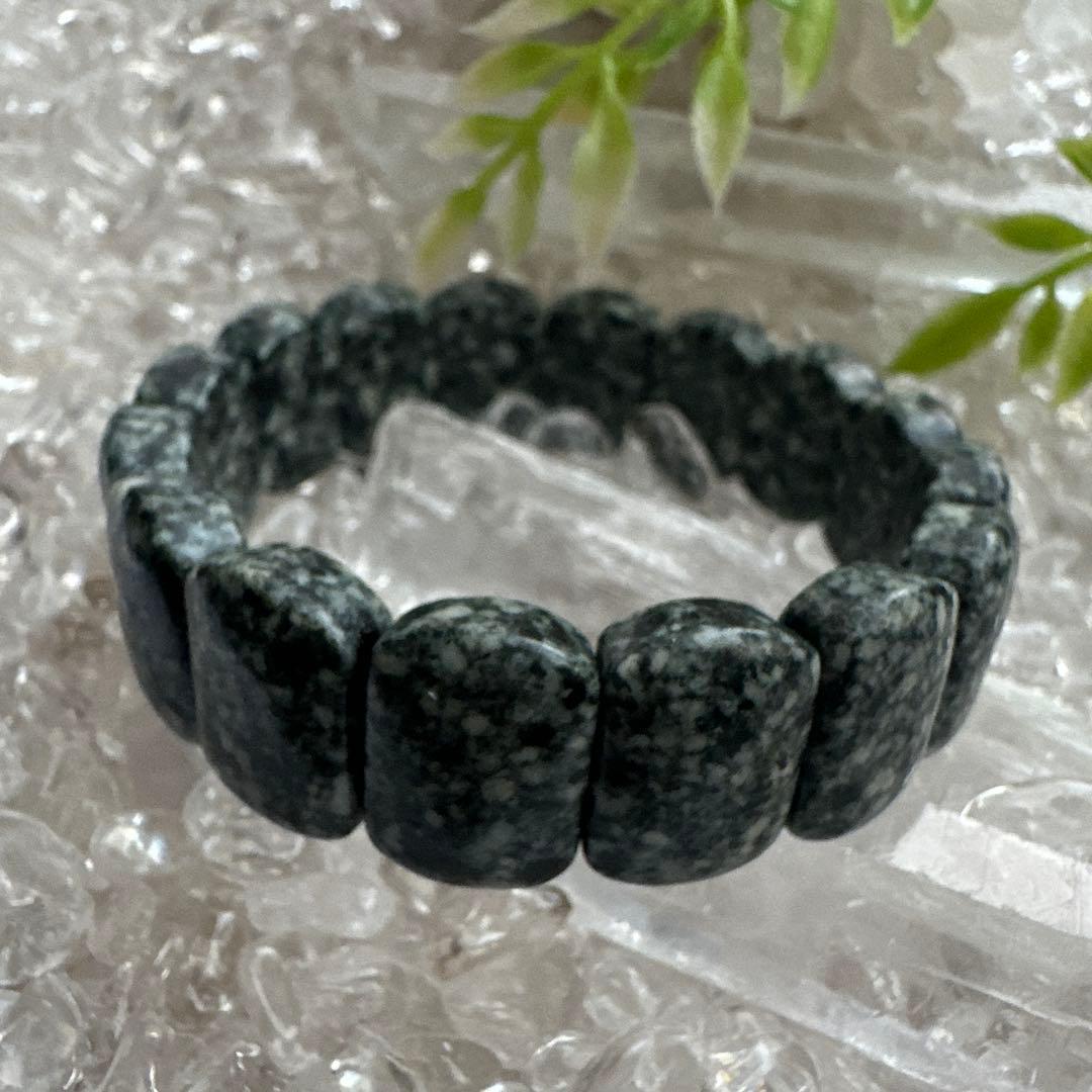 【遠野霊石】チャンスを引き寄せる高波動バングル　本来のあなたへ守りと導きを。