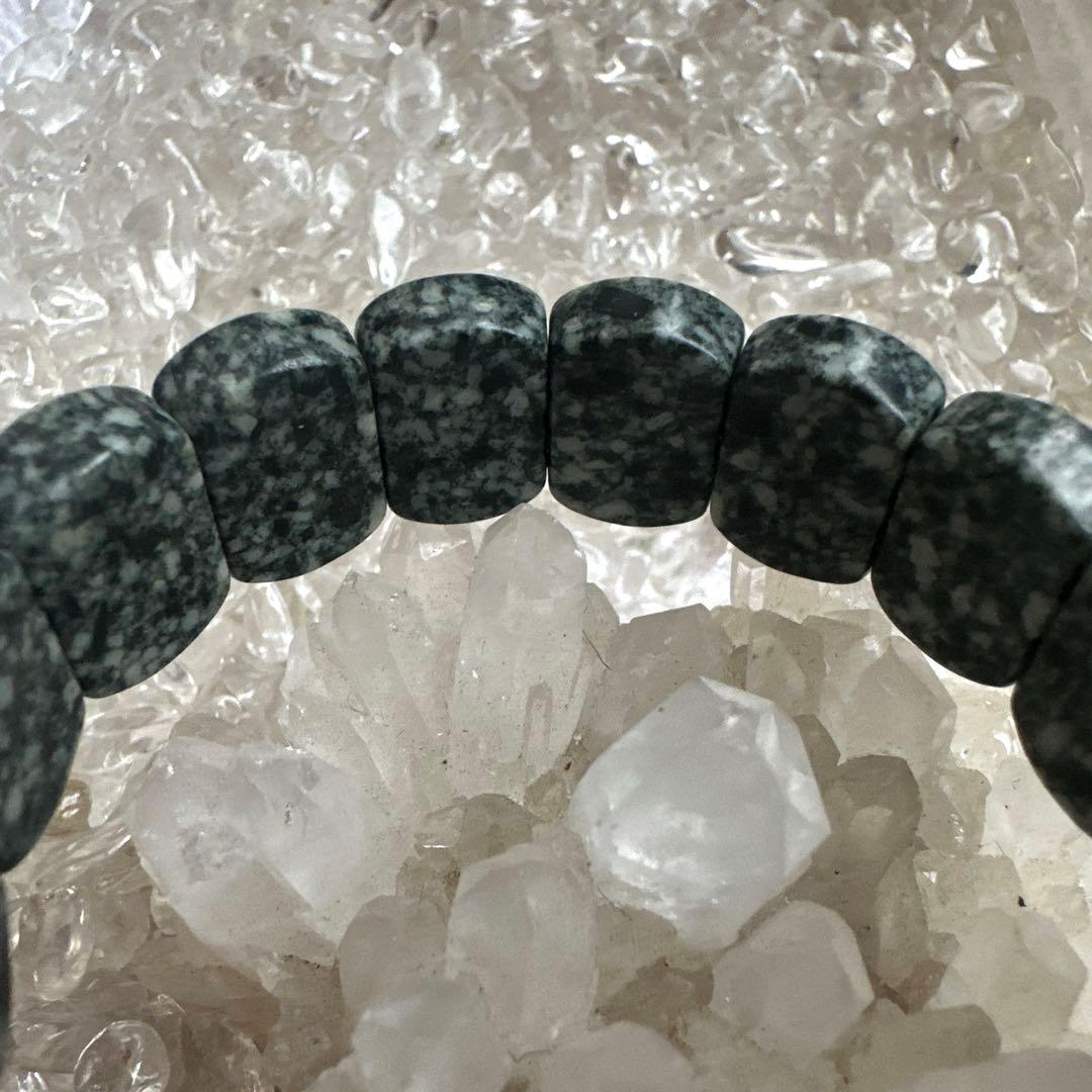 【遠野霊石】チャンスを引き寄せる高波動バングル　本来のあなたへ守りと導きを。