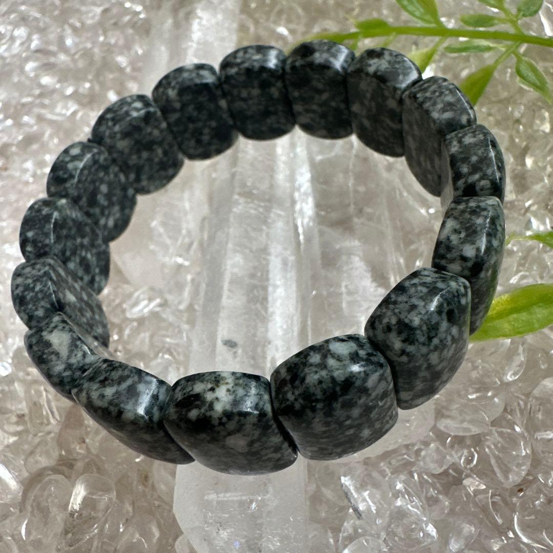 【遠野霊石】チャンスを引き寄せる高波動バングル　本来のあなたへ守りと導きを。