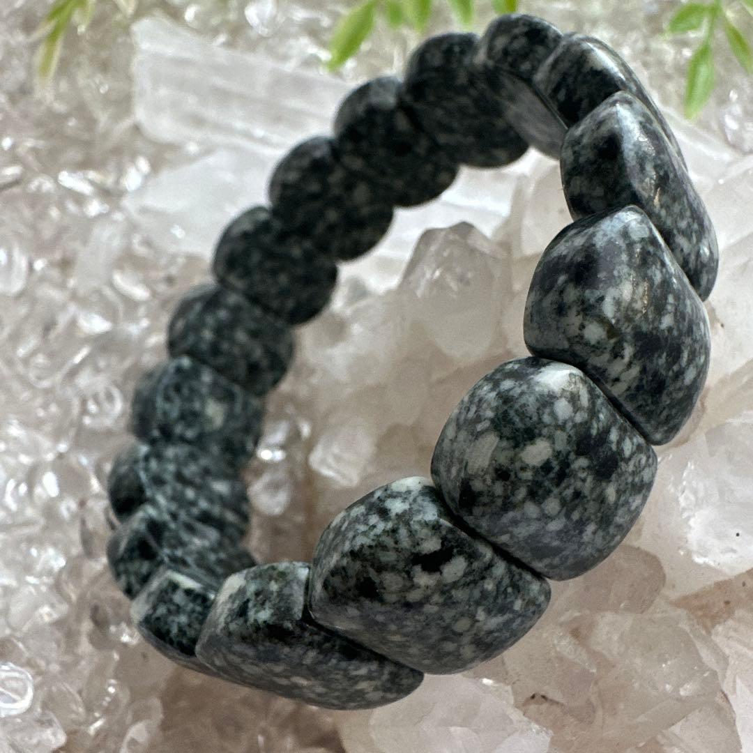 【遠野霊石】チャンスを引き寄せる高波動バングル　本来のあなたへ守りと導きを。