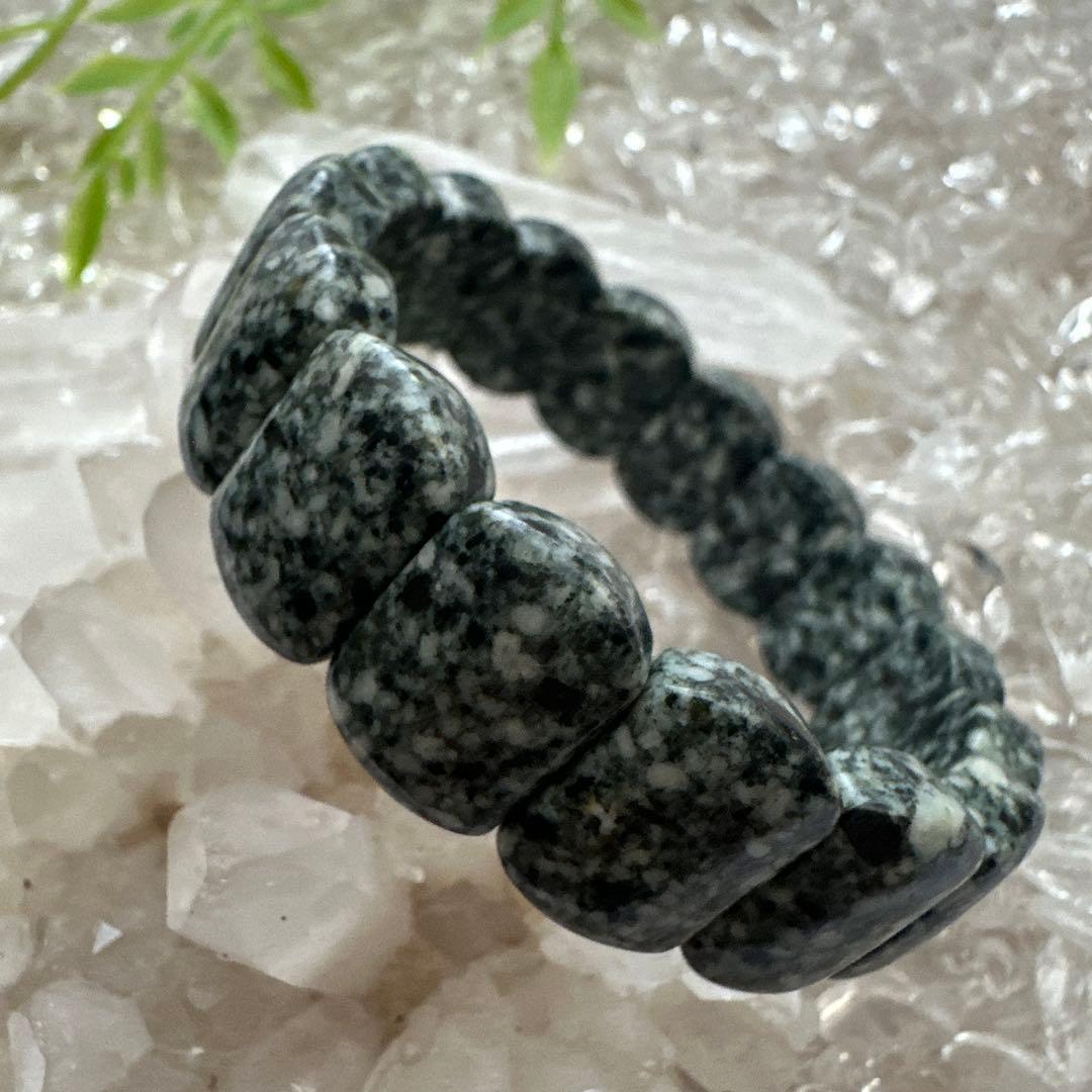 【遠野霊石】チャンスを引き寄せる高波動バングル　本来のあなたへ守りと導きを。