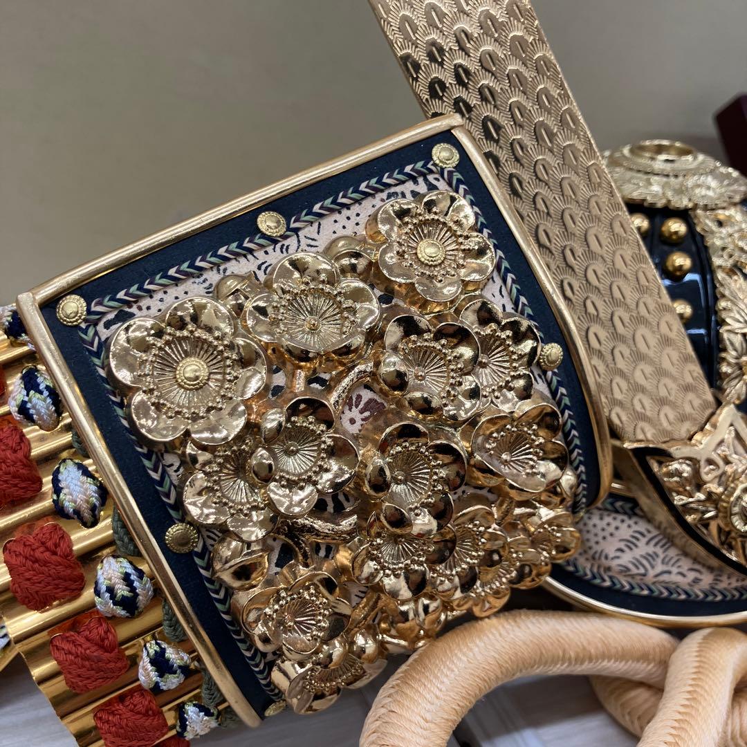 兜飾り　五月人形　金箔押木彫龍 忠保監修　鎧