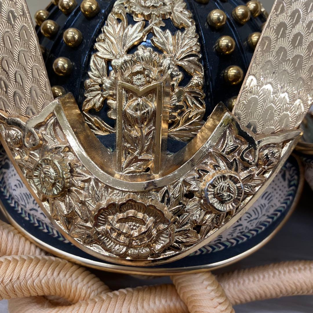 兜飾り　五月人形　金箔押木彫龍 忠保監修　鎧