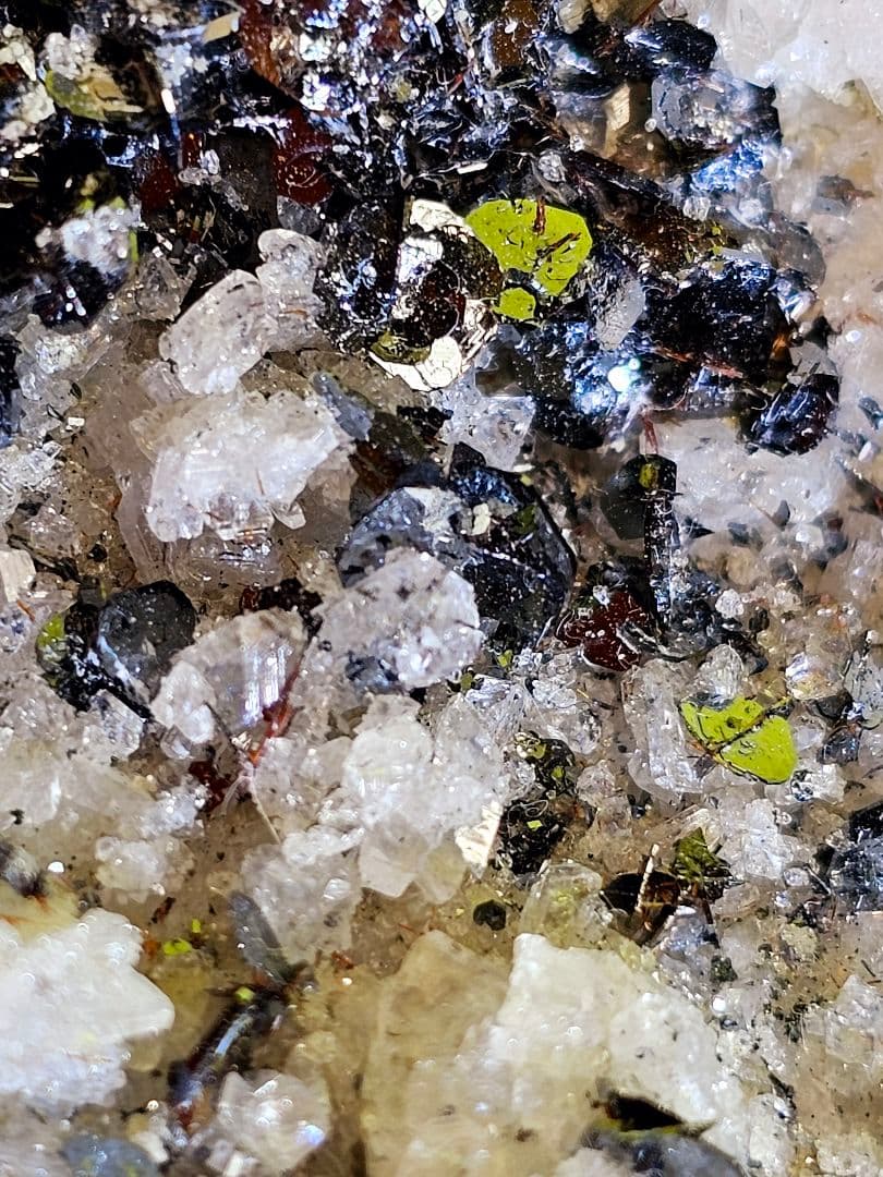 ネパール産 ヘマタイト水晶共生 原石