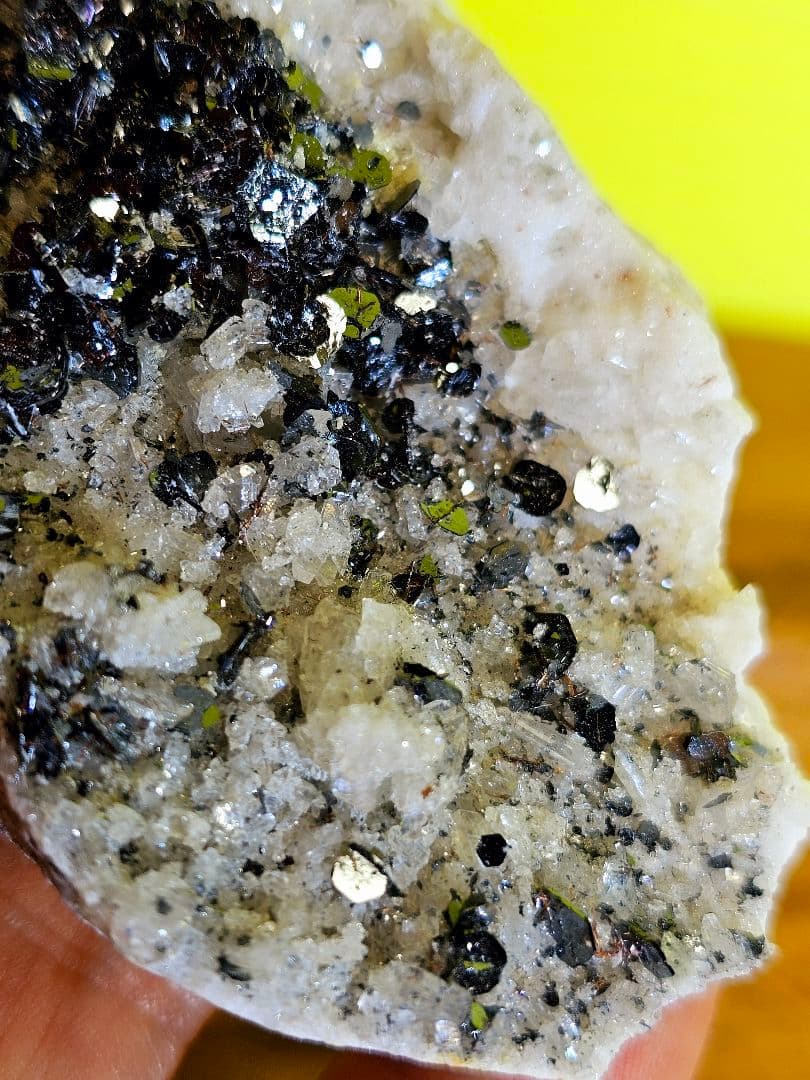 ネパール産 ヘマタイト水晶共生 原石