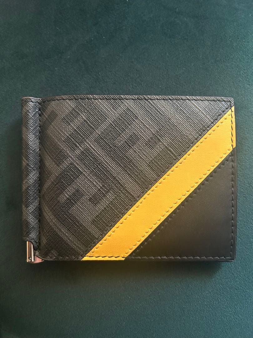 FENDI　フェンディ　マネークリップ　ズッカ　ダイアゴナル　イエローライン