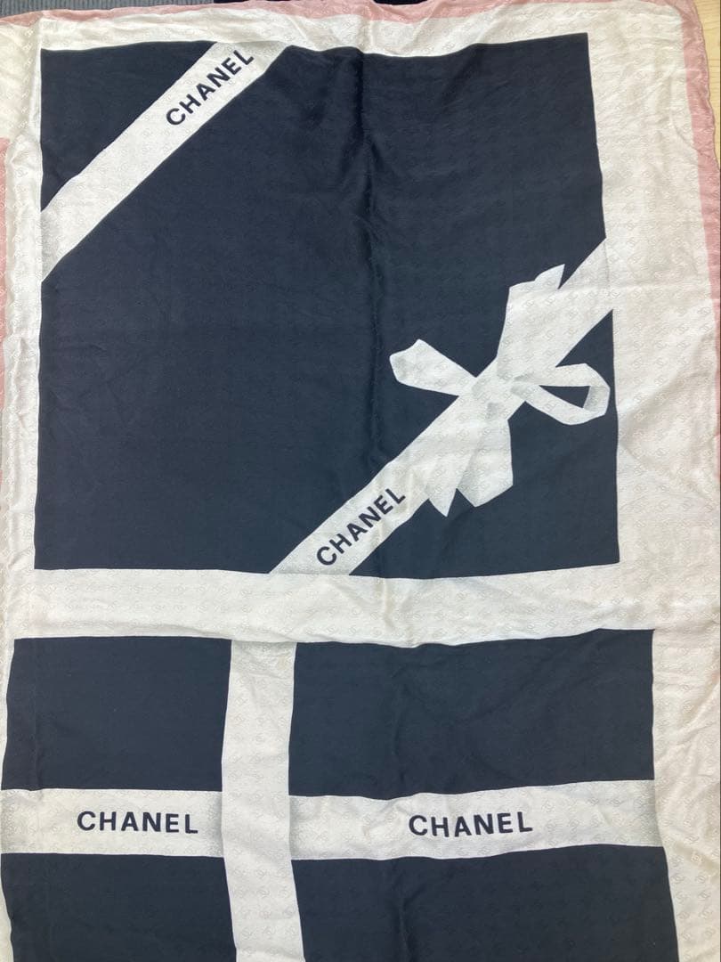 ゆな CHANEL プレゼントBOX柄 大判スカーフ ピンク×ブラック