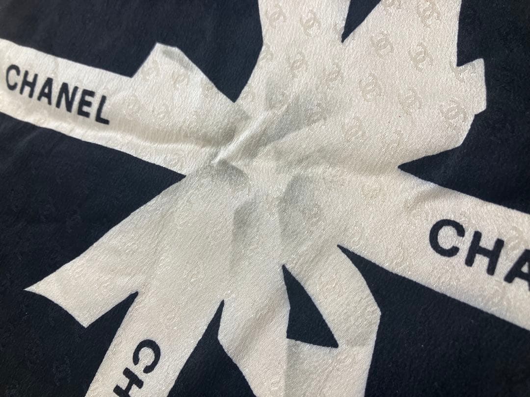 ゆな CHANEL プレゼントBOX柄 大判スカーフ ピンク×ブラック