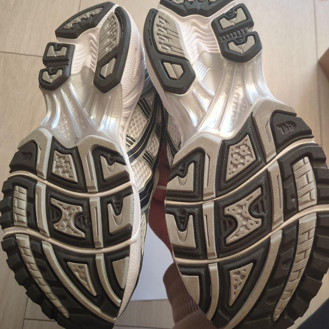 靴 asics GEL KAYANO 14