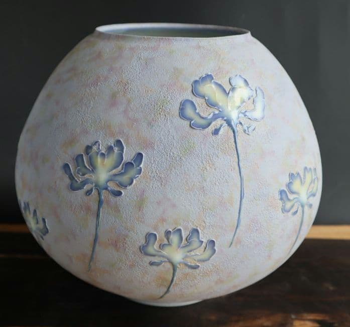 青・蓮華草文花器