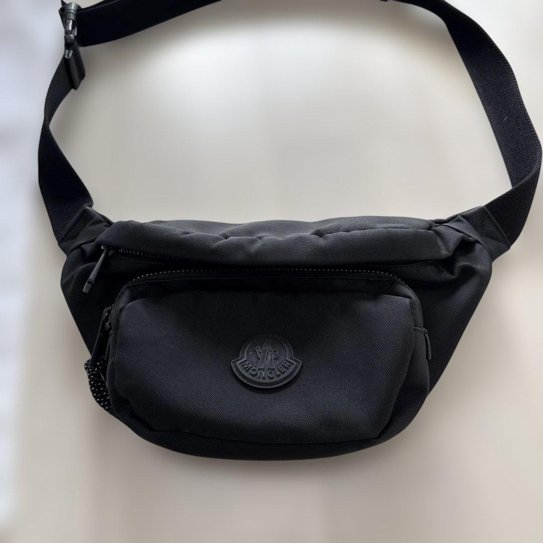 モンクレール　ウエストポーチ　ボディバッグ　黒　メンズ　巾着袋付き