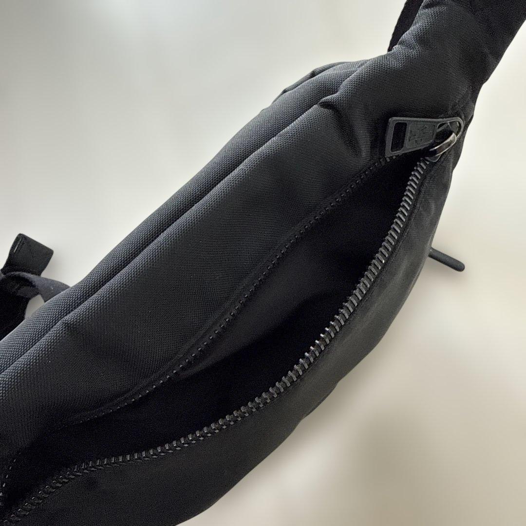 モンクレール　ウエストポーチ　ボディバッグ　黒　メンズ　巾着袋付き