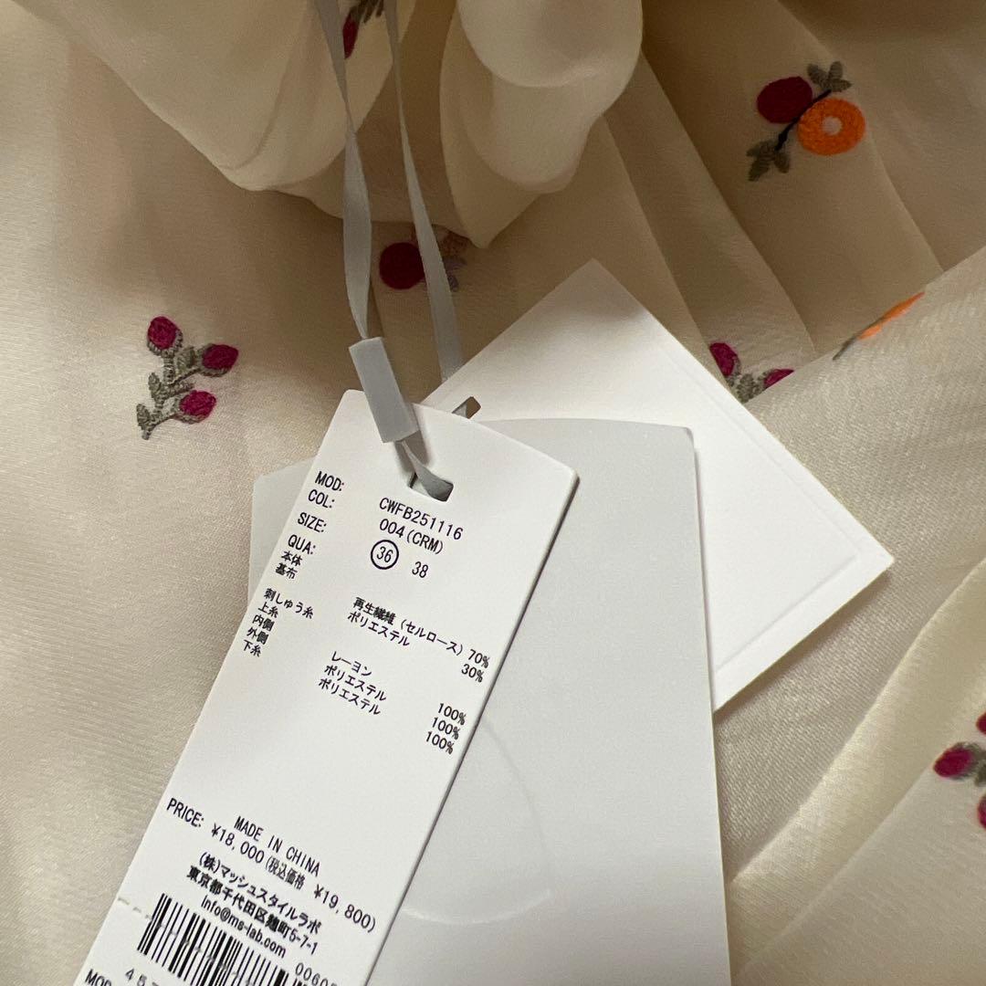 小花刺繍ペプラムブラウス