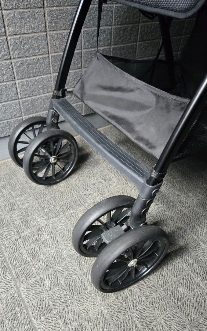 コンビ　アクビィプラス　AO グレー