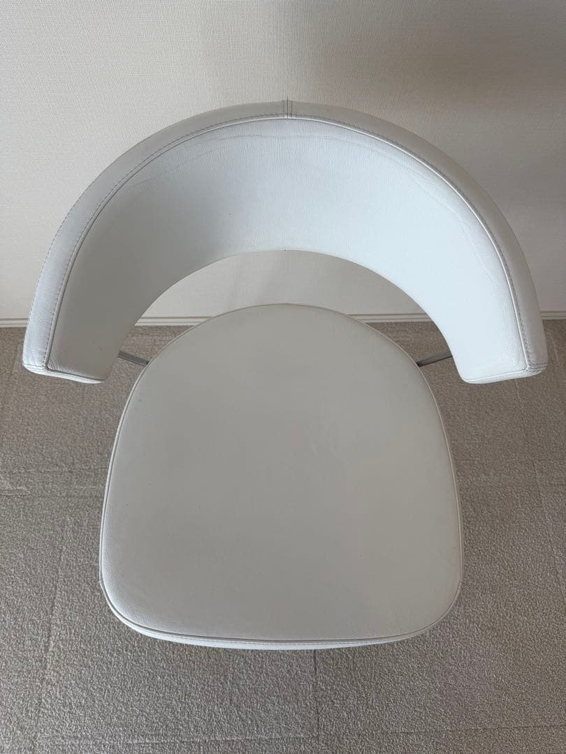 ②カリガリス コヌビア 「ニューヨーク」 本革 ダイニングチェア