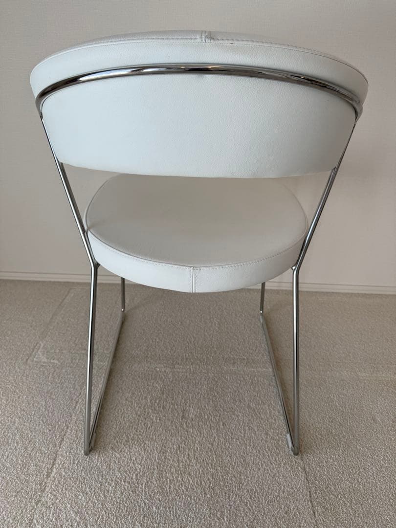 ②カリガリス コヌビア 「ニューヨーク」 本革 ダイニングチェア