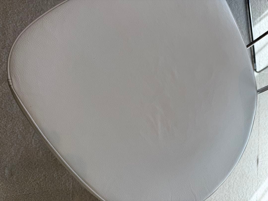 ②カリガリス コヌビア 「ニューヨーク」 本革 ダイニングチェア