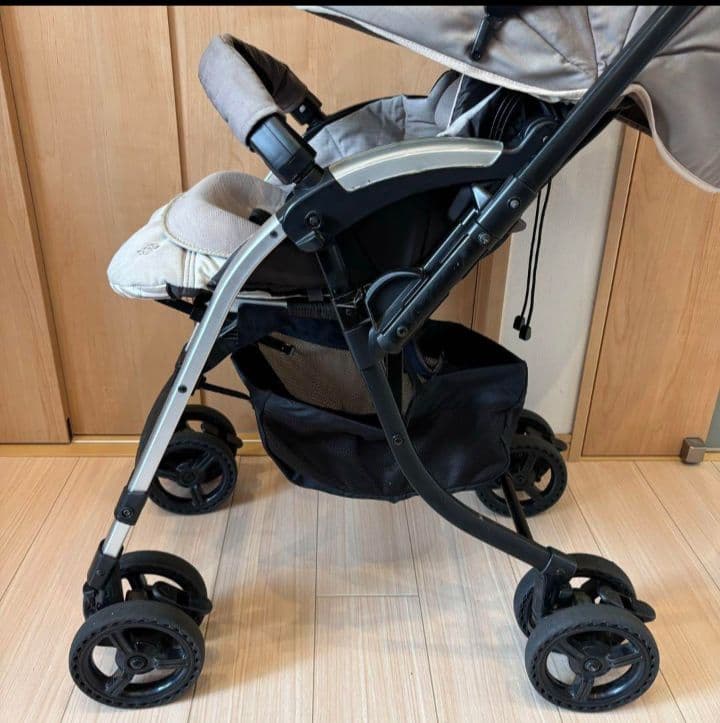 コンビ　上位モデル　ディアクラッセ エッグショック 　シャトーグレー