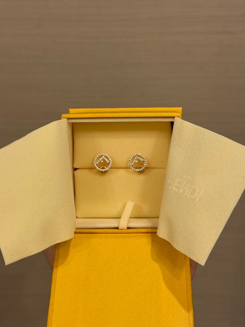 フェンディ ピアス ゴールド