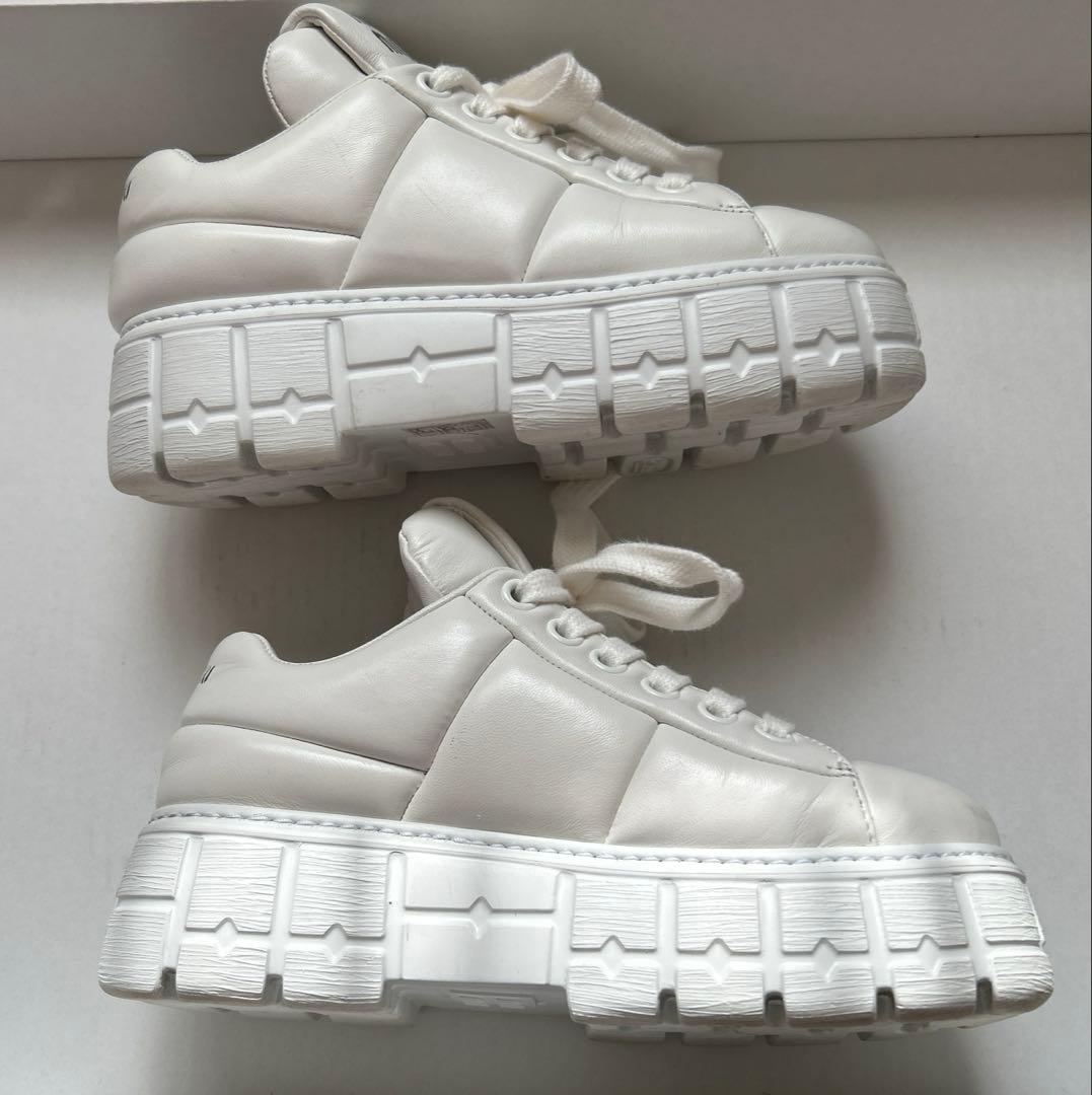 miumiu 35サイズ　厚底スニーカー　柔らかいレザー