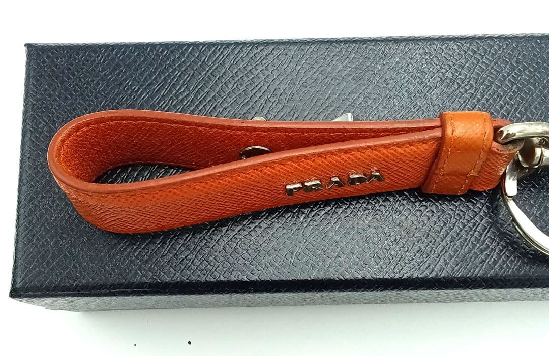 週末SALE【PRADA】 サフィアーノ キーリング オレンジレザー
