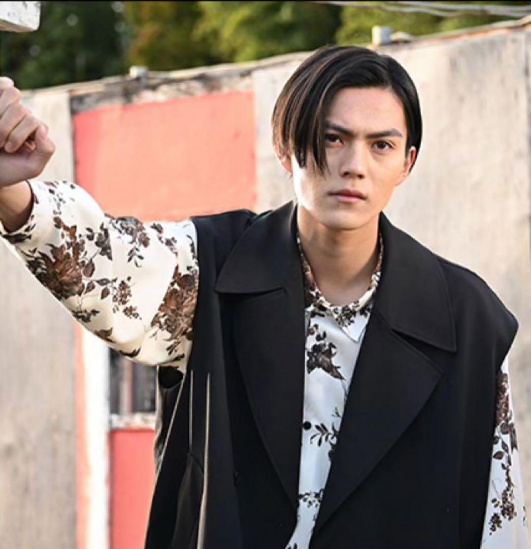 【２点セット】仮面ライダーギーツ　浮世英寿着用モデル　トレンチコート＆シャツ衣装