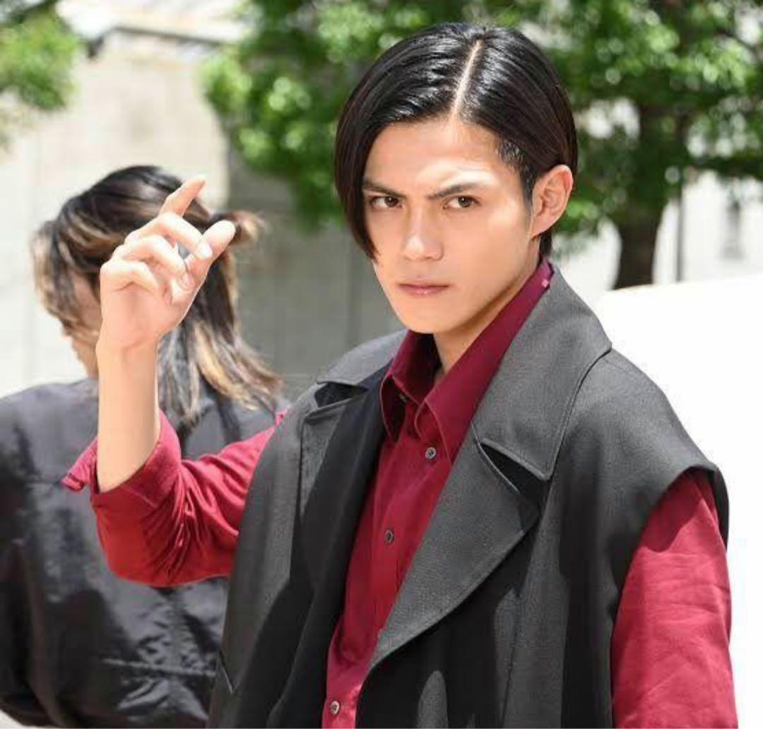 【２点セット】仮面ライダーギーツ　浮世英寿着用モデル　トレンチコート＆シャツ衣装