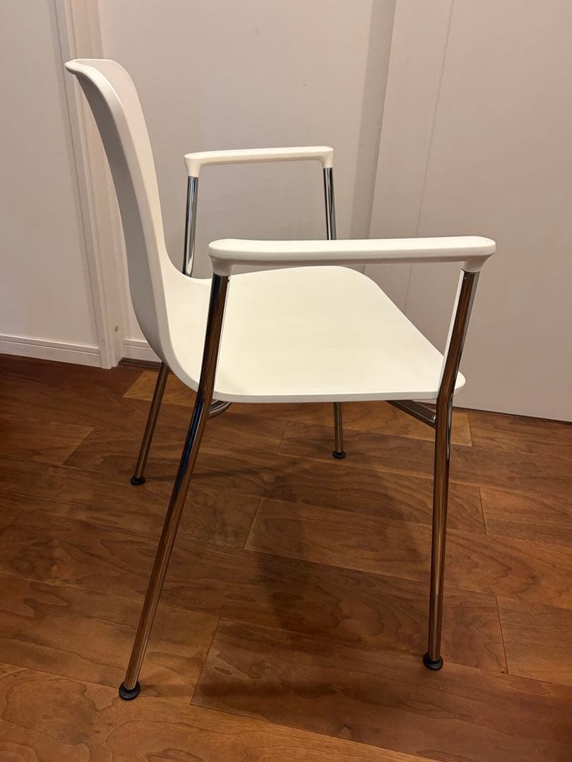 ハル RE チューブ アームレスト VITRA