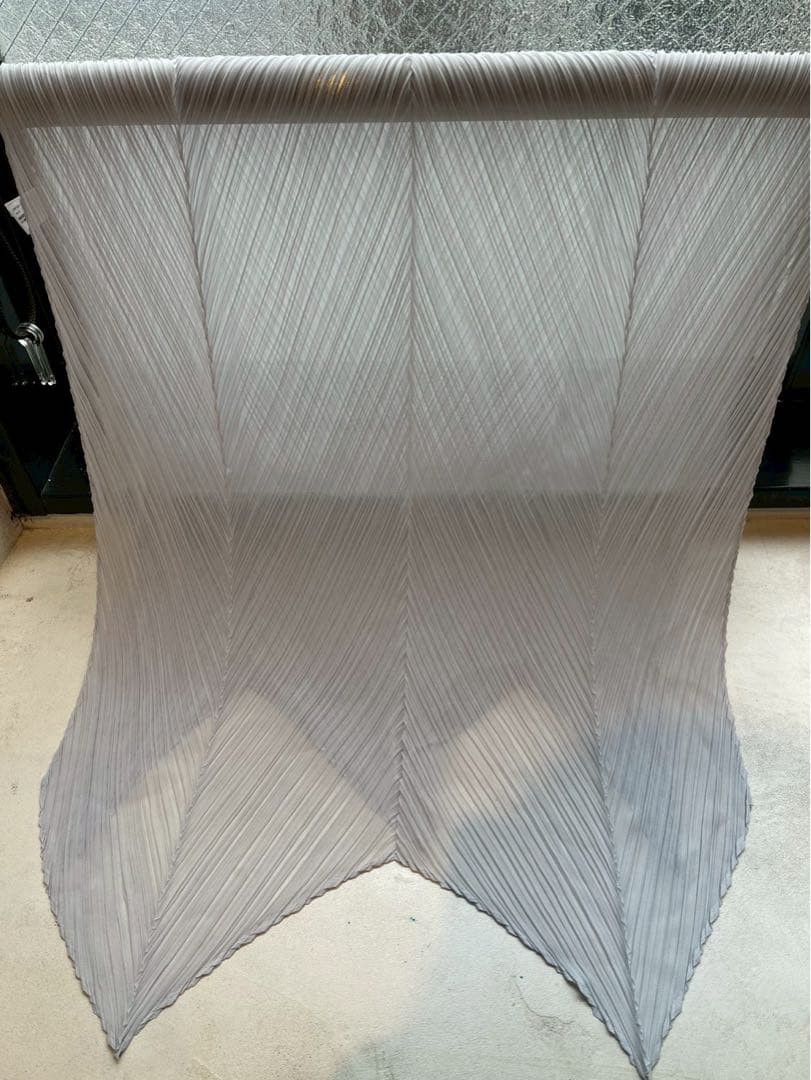 【新品未使用】ISSEY MIYAKE イッセイミヤケ グレー プリーツストール