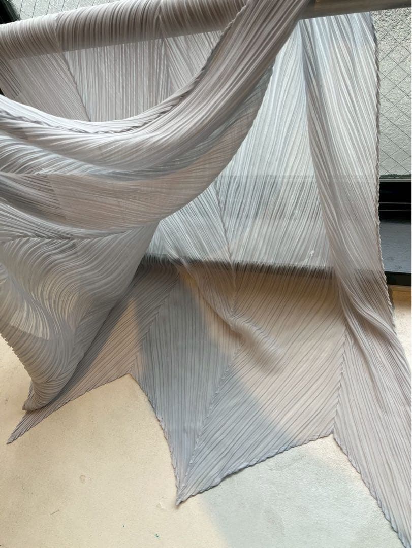 【新品未使用】ISSEY MIYAKE イッセイミヤケ グレー プリーツストール