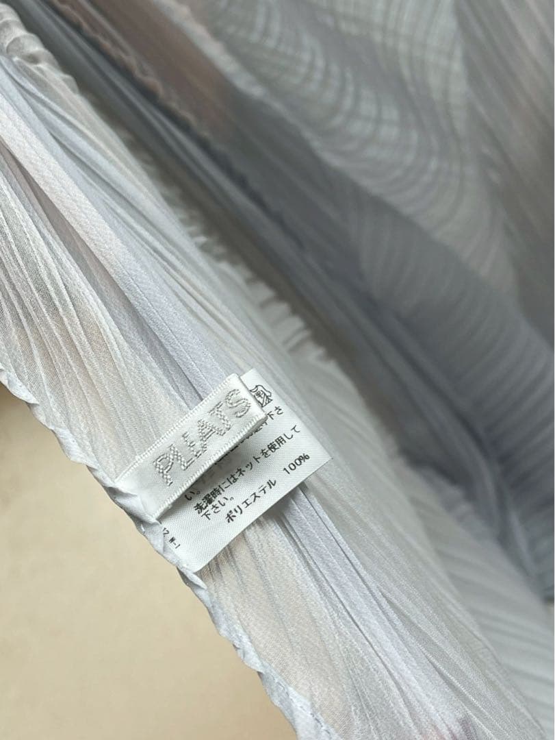 【新品未使用】ISSEY MIYAKE イッセイミヤケ グレー プリーツストール