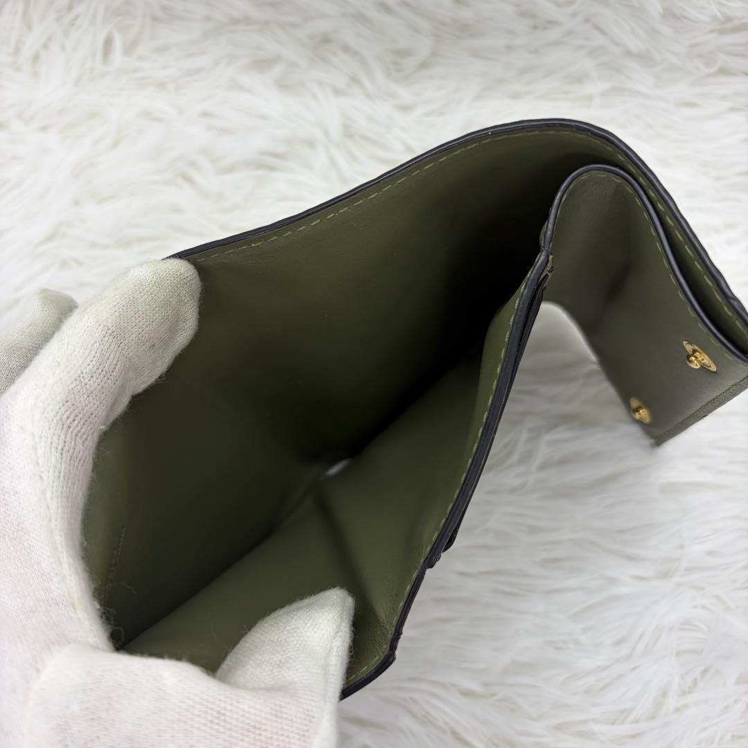 美品✨ロエベ 三つ折り財布 トライフォールド リピートアナグラム カーキ