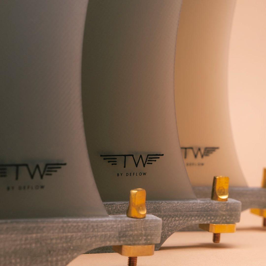 DEFLOW デフロー　シングルフィン9.5 TAPERED RAKE FIN