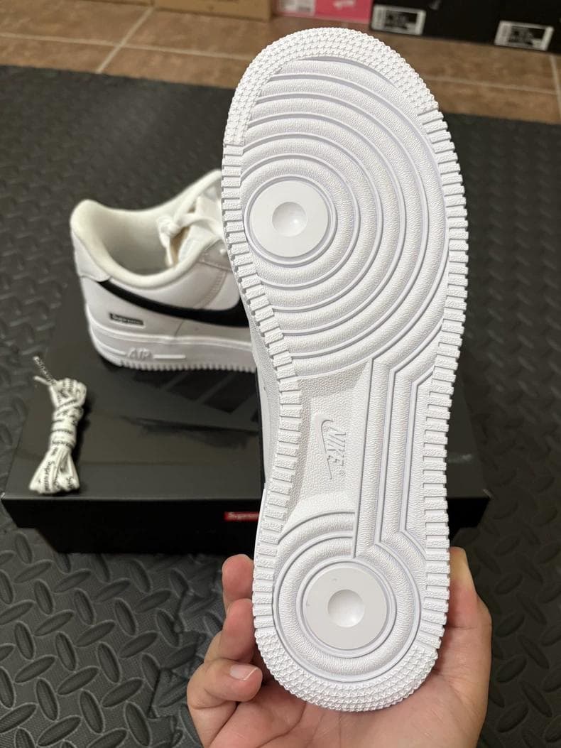Supreme × Nike Air Force 1 Low White