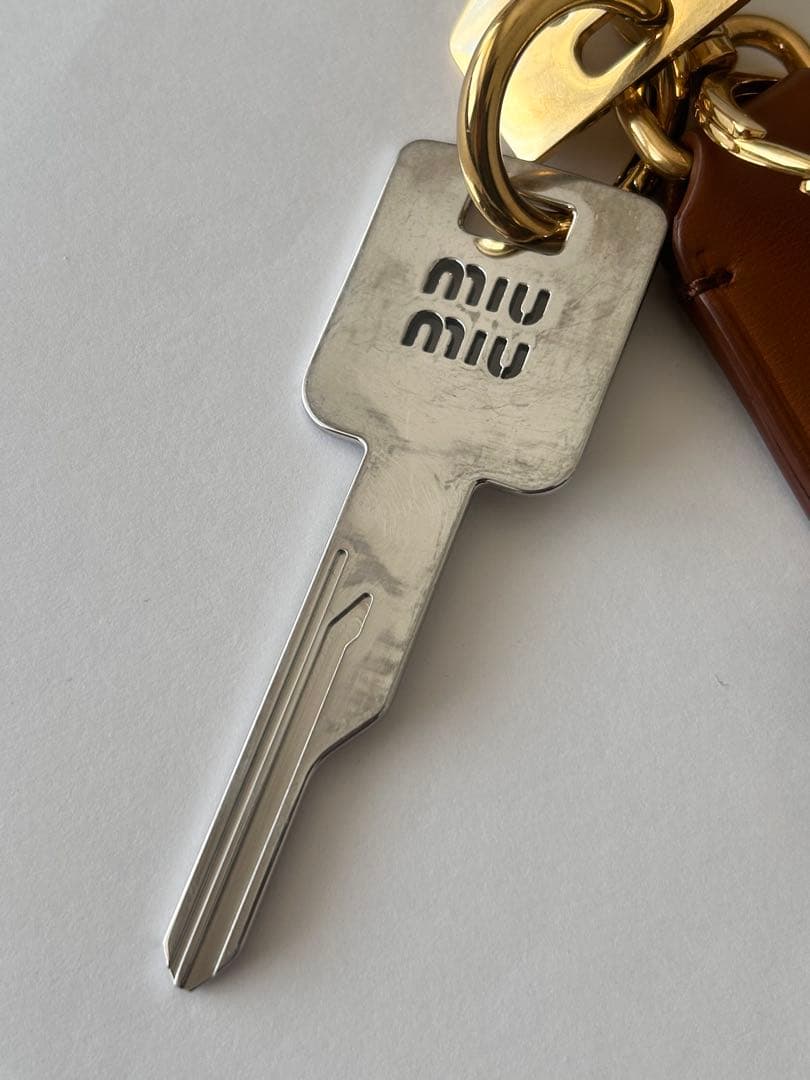 miumiu レザーキーリング　チャーム