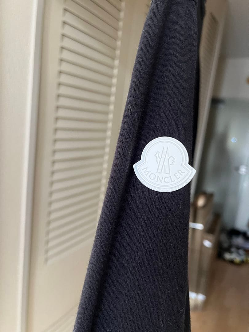 三連休限定格安！シンプル！美品！MONCLER ブラック 長袖カットソー