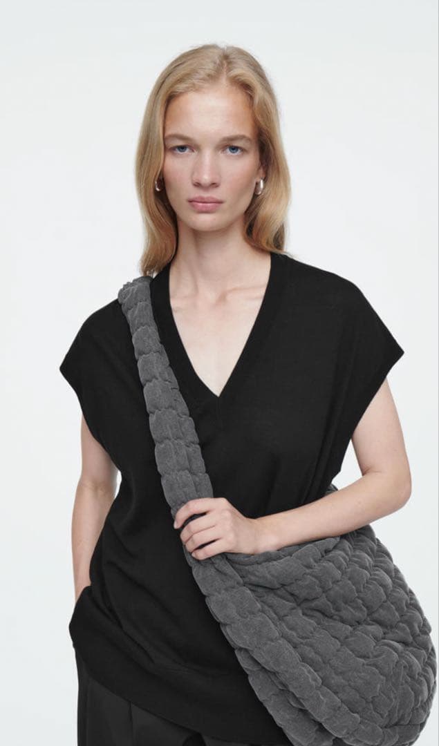 cos キルティングバッグ