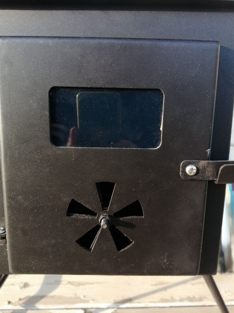 新品未使用、コンパクト薪ストーブ スチール製 煙突付き　おまけ付き