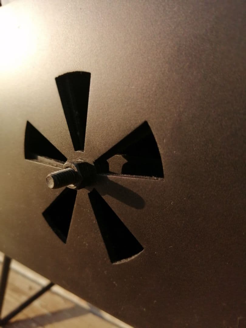 新品未使用、コンパクト薪ストーブ スチール製 煙突付き　おまけ付き