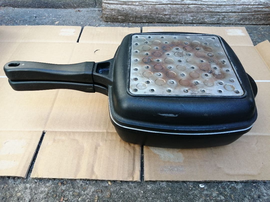 新品未使用、コンパクト薪ストーブ スチール製 煙突付き　おまけ付き