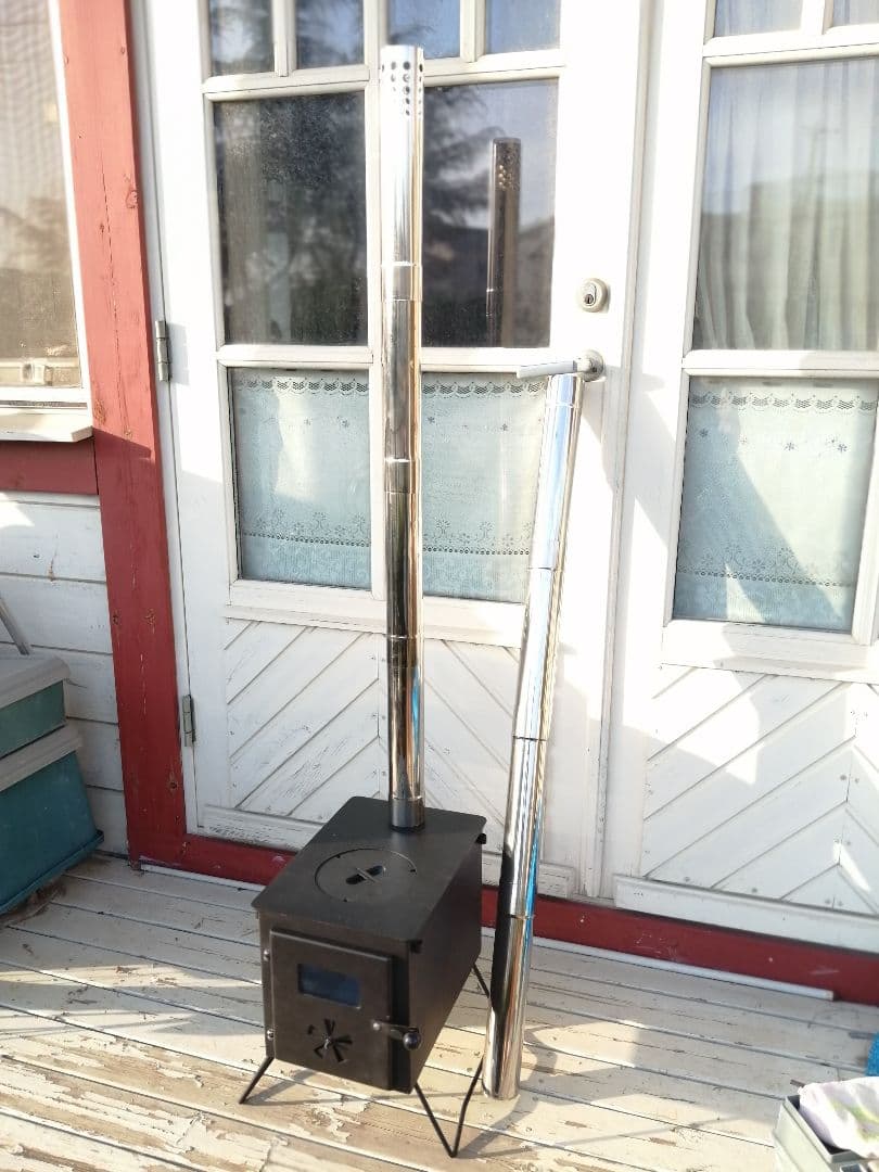 新品未使用、コンパクト薪ストーブ スチール製 煙突付き　おまけ付き