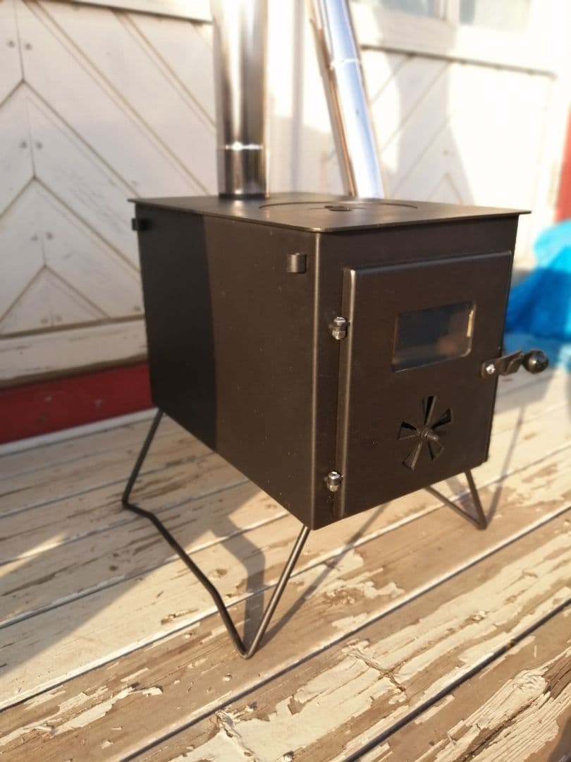 新品未使用、コンパクト薪ストーブ スチール製 煙突付き　おまけ付き