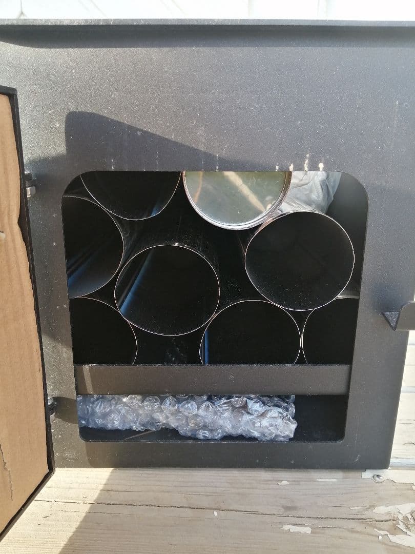 新品未使用、コンパクト薪ストーブ スチール製 煙突付き　おまけ付き