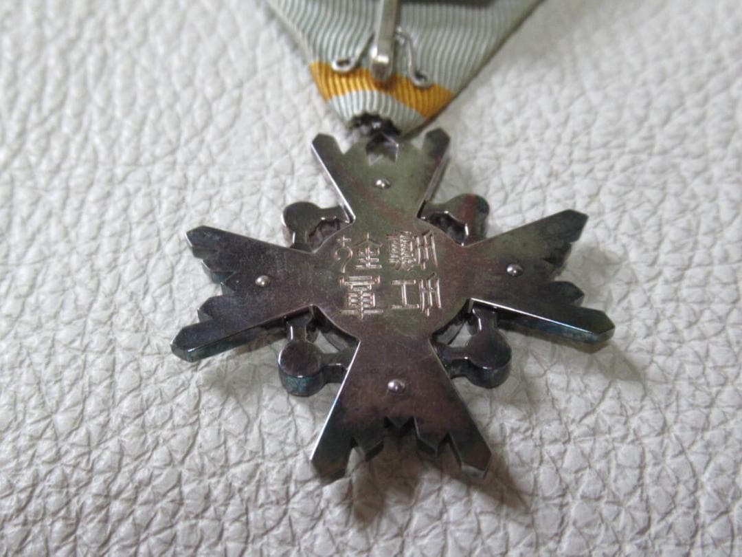 未使用 大正時代 黒漆塗箱/略章付◆勲六等瑞宝章(瑞宝単光章) 銀製 勲章/徽章